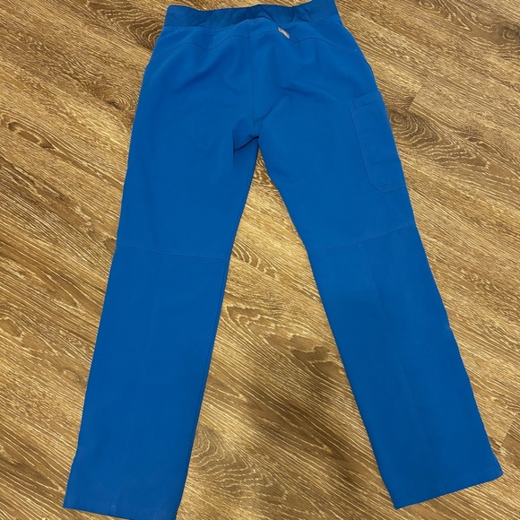 Medium FIGS top and Small Tall bottoms - Picture 2 of 5